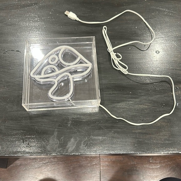 Neon Mushroom Light Decor - Picture 4 of 5